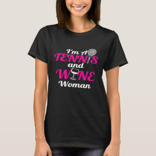Camiseta Soy Una Mujer De Tenis Y De Vino Y Amantes De Teni
