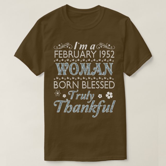 Camiseta Soy Una Mujer Nacida En Febrero De 1952 Bendecida  (Diseño del anverso)