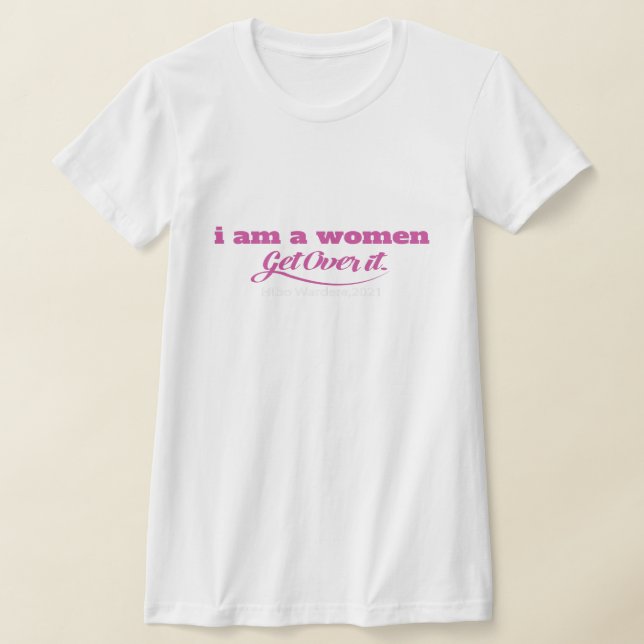 Camiseta Soy una mujer que supera lo esencial (Distribución)