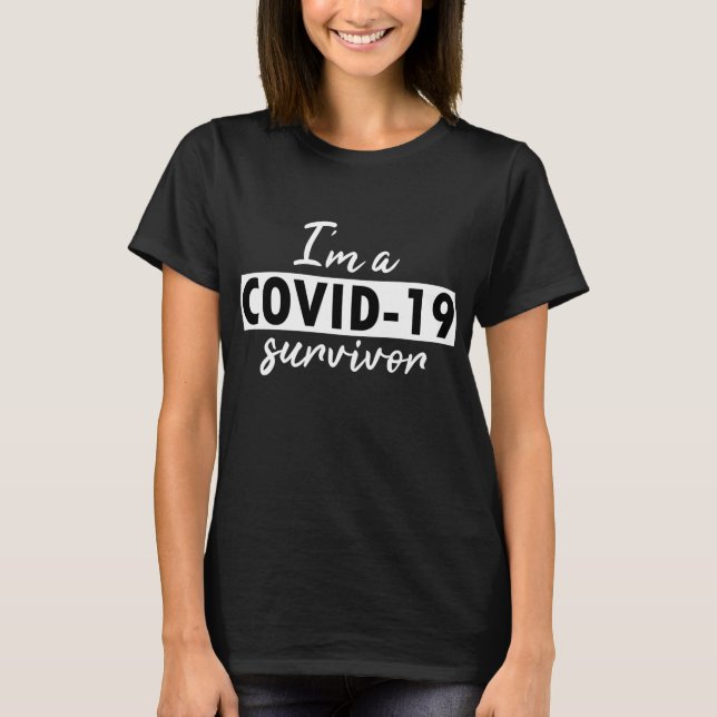 Camiseta Soy una sobreviviente del COVID-19 en la oscuridad (Anverso)
