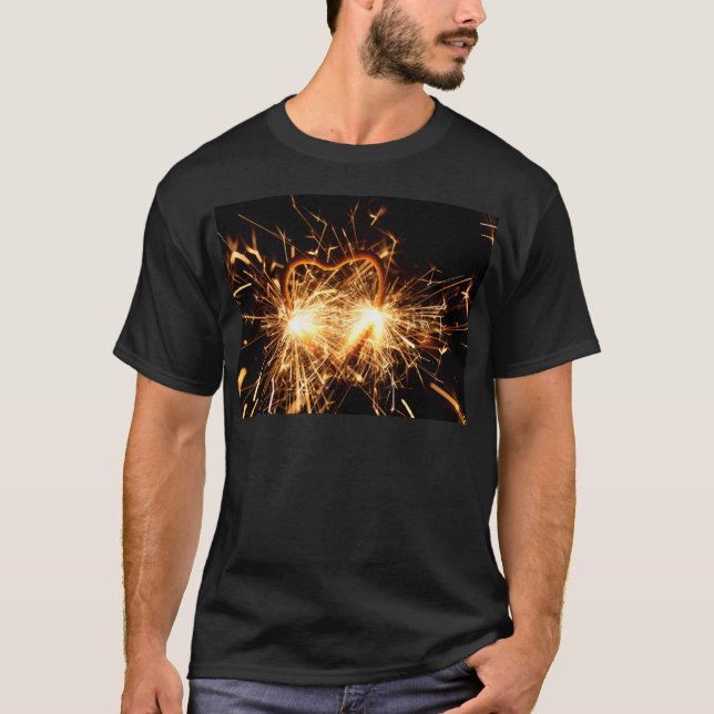 Camiseta Sparkler ardiente en forma de un corazón (Anverso)