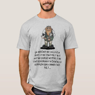 Camiseta Spooran, falda escocesa y cinta azul