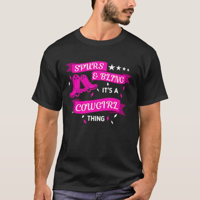 Camiseta Spurs Y Bling It A Cowgirl Thing Rodeo Riding W (Anverso)