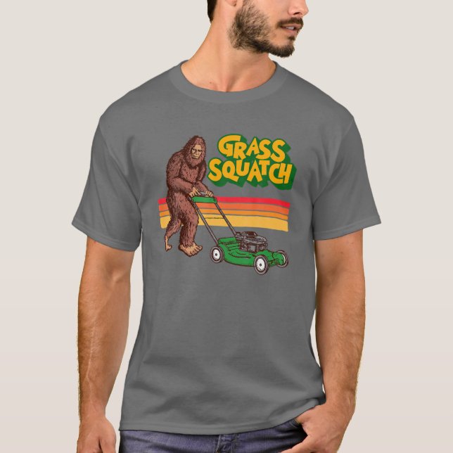 Camiseta ¡Squatch! Push Lawn Mower Funny Bigfoot Sasqu (Anverso)