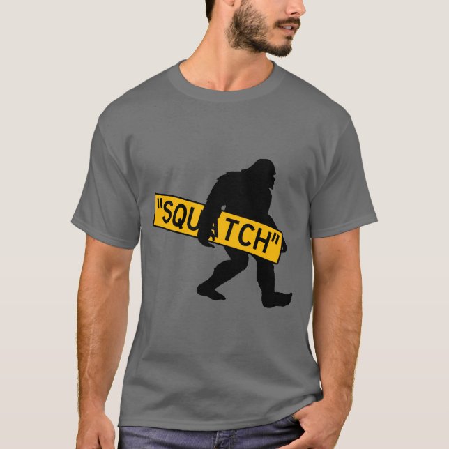 Camiseta Squatch, Sasquatch, Bigfoot llevando una señal de  (Anverso)