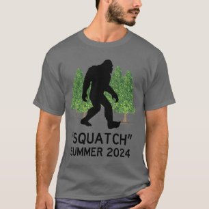 Camiseta Squatch, Sasquatch, Bigfoot Walking en el bosque