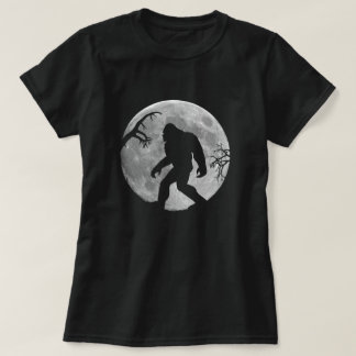 Camiseta Squatchin ido con la luna y la silueta