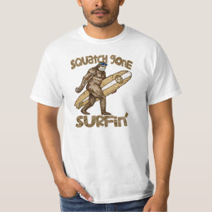 Camiseta ¿Squatchin? Squatch ido a practicar surf la