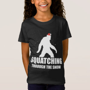 Camiseta Squatching Through The Snow Bigfoot Santa Christma