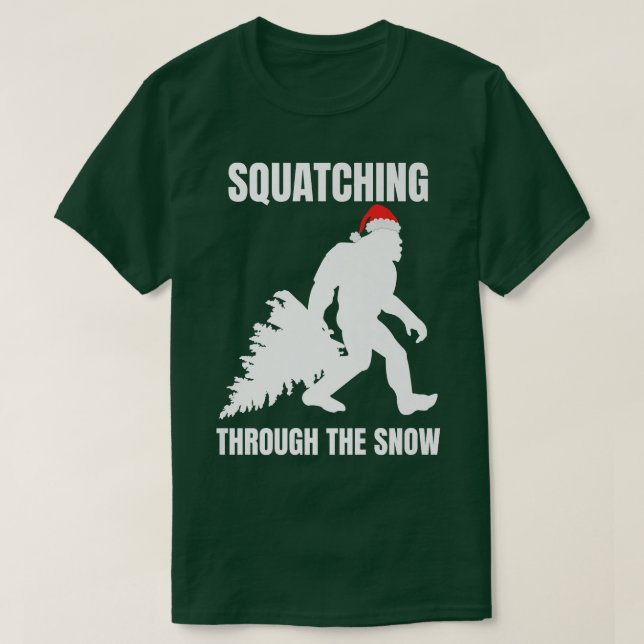 Camiseta Squatching Through The Snow Bigfoot Sasquatch Chri (Diseño del anverso)