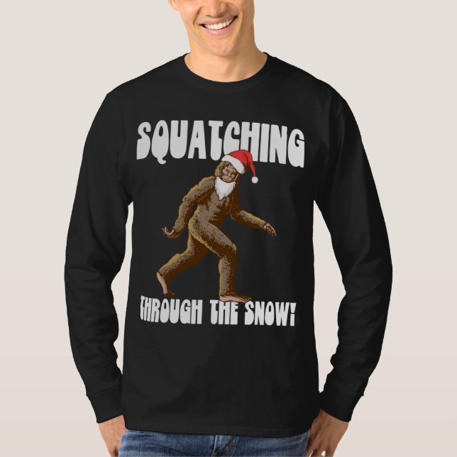 Camiseta Squatching Through The Snow Navidades Bigfoot Sant (Anverso)