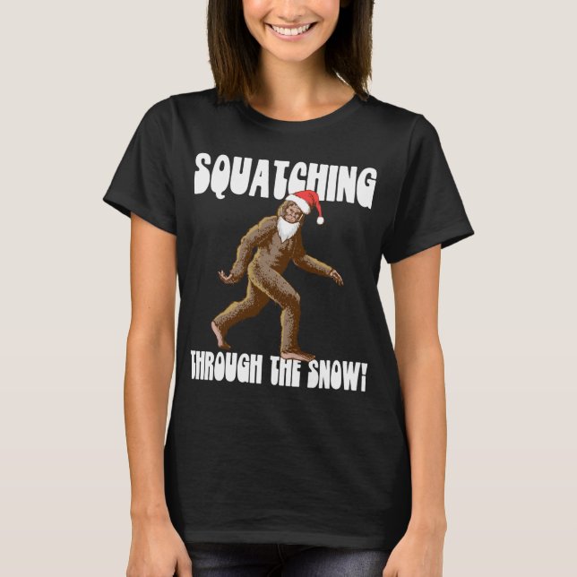 Camiseta Squatching Through The Snow Navidades Bigfoot Sant (Anverso)