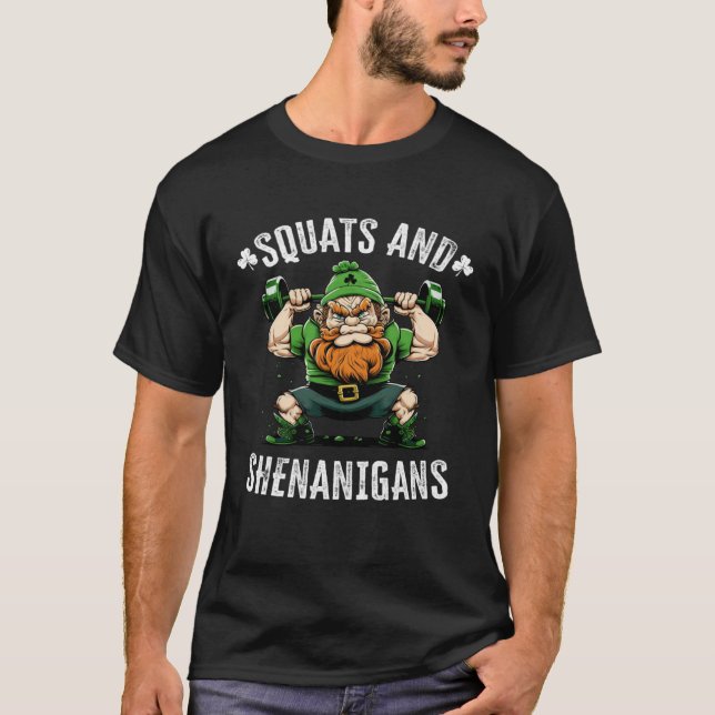 Camiseta Squats And Shenanigans St Patricks Day Leprechaun (Anverso)