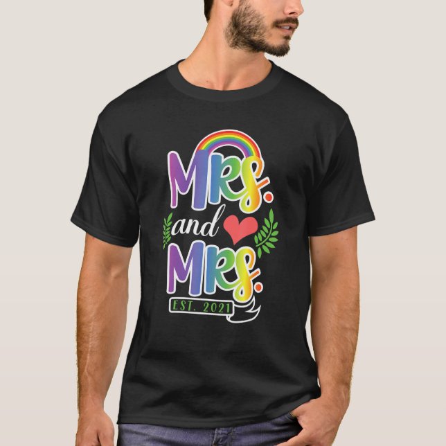Camiseta Sra. Y Sra. Est 2021 Orgullo Parejas De Novia Lesb (Anverso)