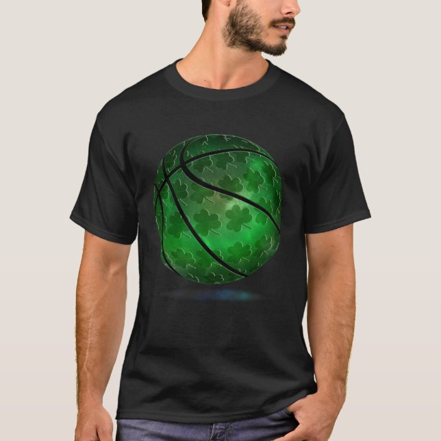 Camiseta St Patrick s Day Gnome Holding Basketball Lucky Bo (Anverso)