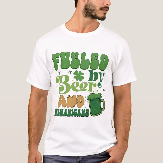 Camiseta St. Patrick's avivado por la cerveza y los Shenani (Anverso)