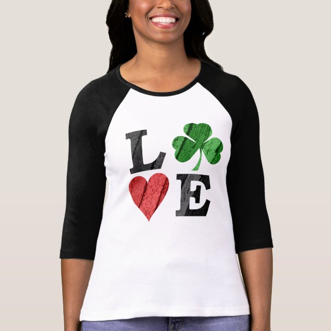 Camiseta St. Patrick's Day LOVE with Heart and Shamrock (Anverso)