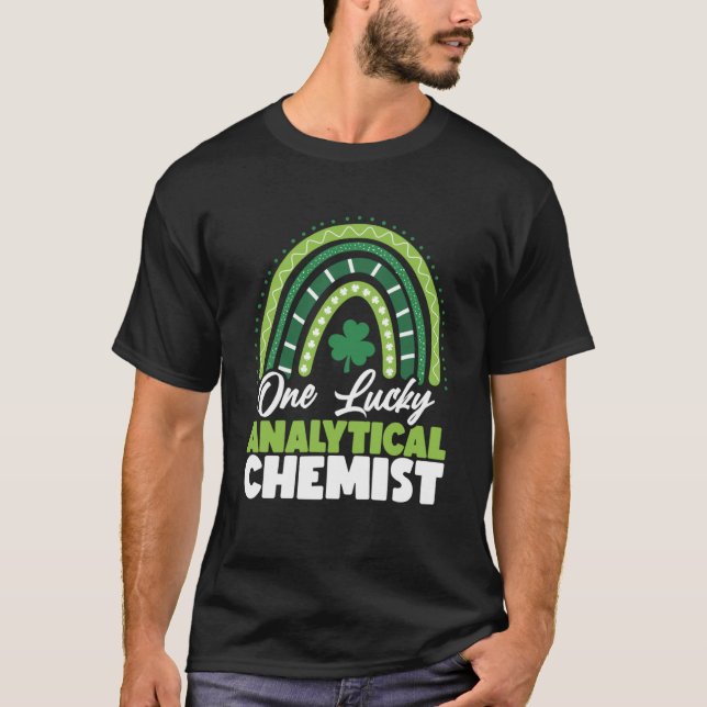 Camiseta St Patricks Day One Lucky Analyist Chemist (Anverso)