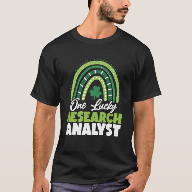 Camiseta St Patricks Day One Lucky Research Analyst (Anverso)