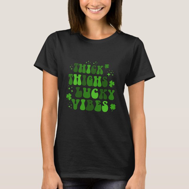 Camiseta St Patrick's Day pajamas Thick Thighs Lucky Vibes  (Anverso)