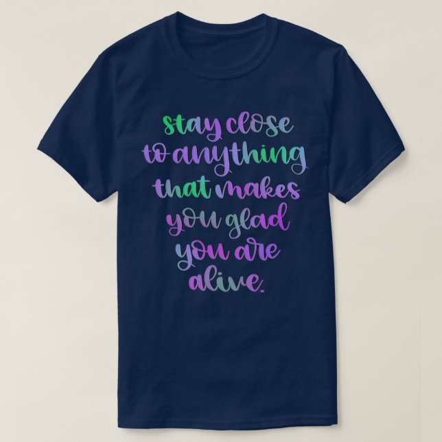 Camiseta Stay Close To Anything That Makes You Glad You Are (Diseño del anverso)