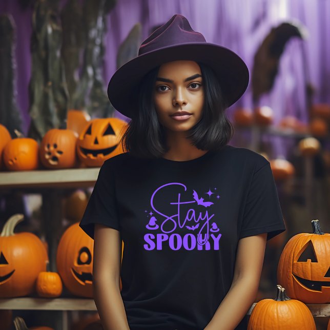 Camiseta Stay Spooky Halloween (Halloween t-shirt with the text Stay Spooky.)