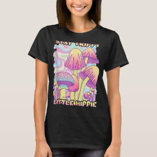 Camiseta Stay Trippy Little Hippie Psychedeld Mushrooms Co