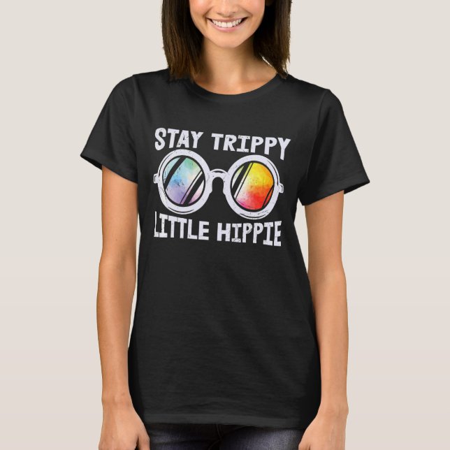 Camiseta Stay Trippy Little Hippie Tie Dye Sungafas Vinta (Anverso)