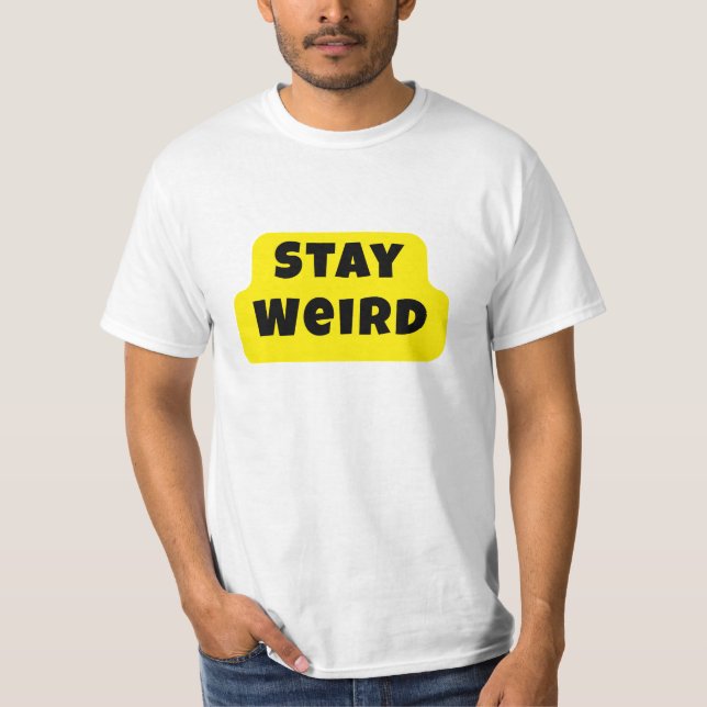 Camiseta Stay Weird Bold Fun Statement Tee (Anverso)