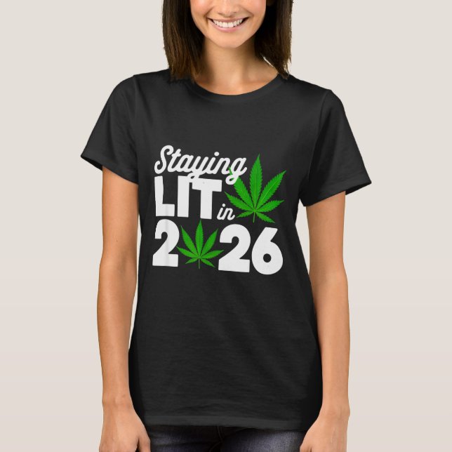 Camiseta Staying Lit 2026 High Wasted Weed New Years Funny  (Anverso)