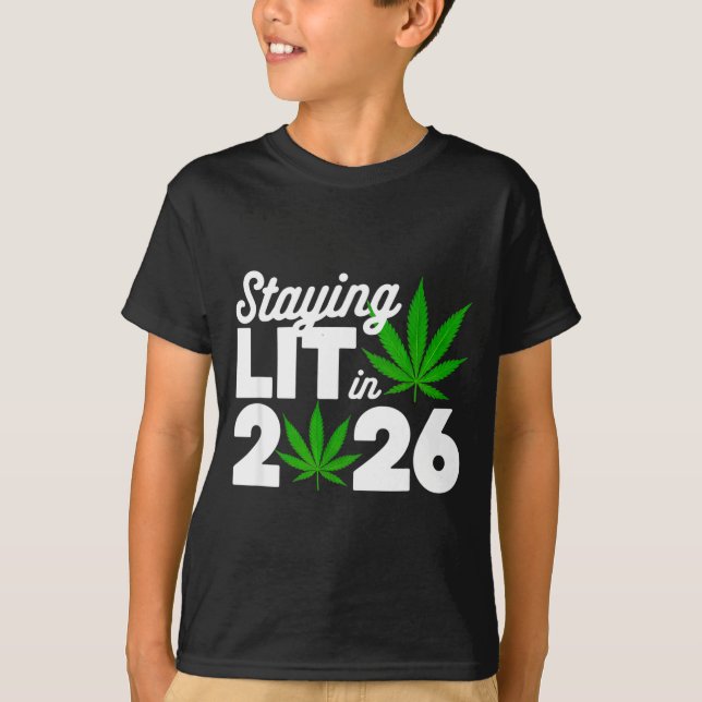 Camiseta Staying Lit 2026 High Wasted Weed New Years Funny  (Anverso)