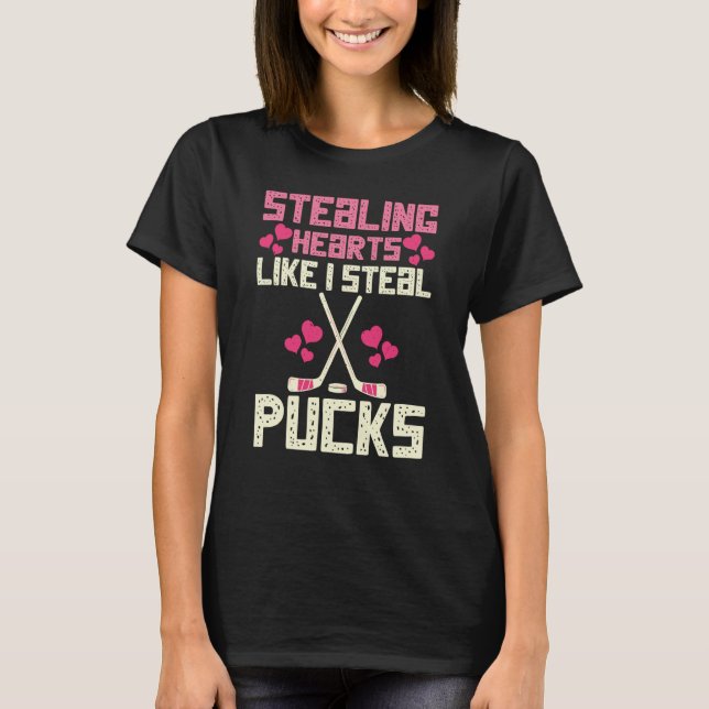 Camiseta Stealing Hearts Like I Steal Pucks Hockey  1 (Anverso)