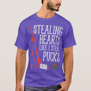 Camiseta Stealing Hearts Like I Steal Pucks Valentines Day 