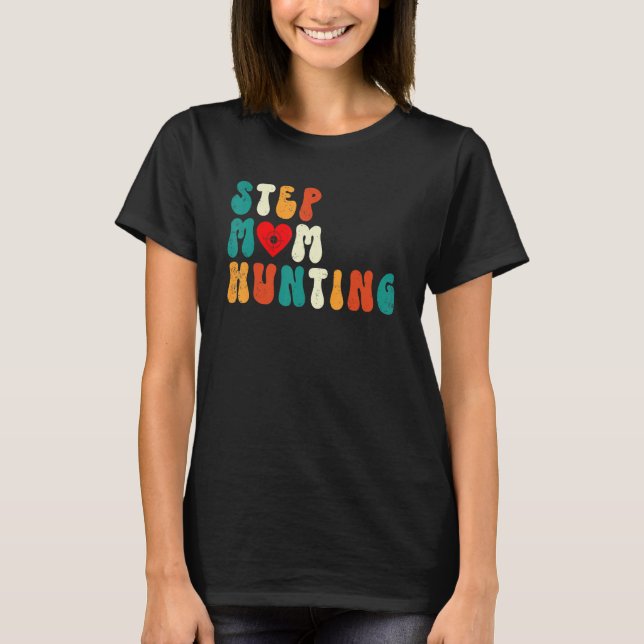 Camiseta Stepmom Hunting Joke Saying Retro Groovy (Anverso)