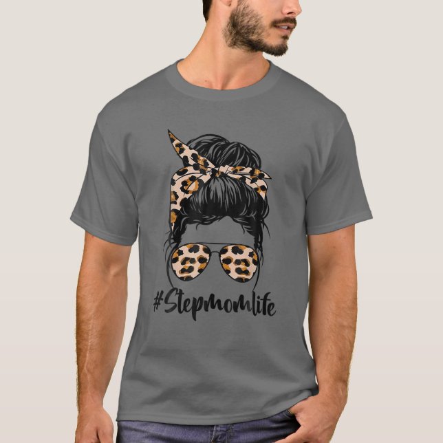 Camiseta Stepmom Life Messy Hair Bun Leopard Mujeres Madres (Anverso)