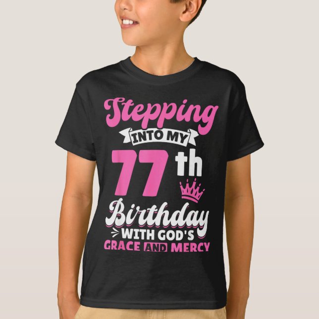 Camiseta Stepng Into My 77th Birthday With Gods Grace And M (Anverso)