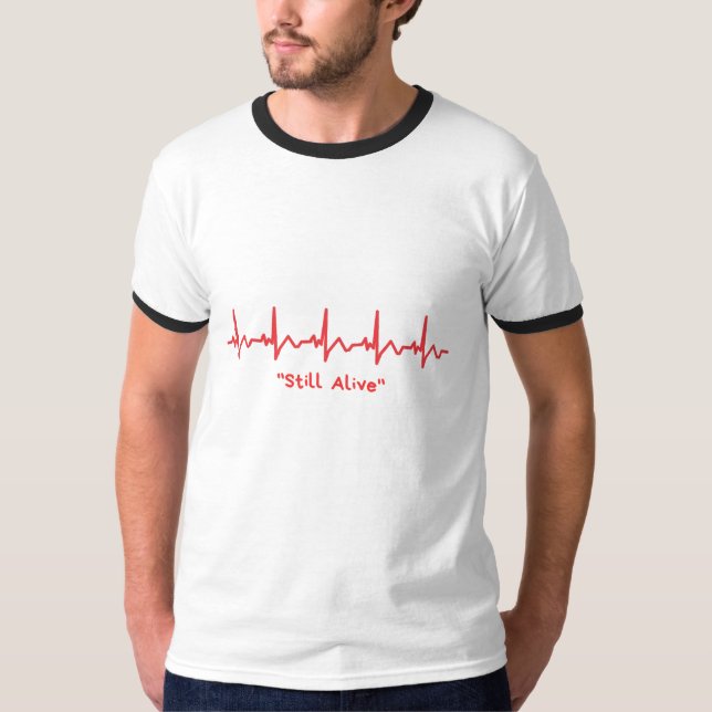 Camiseta Still Alive – Minimal Heartbeat Dark Humor Design (Anverso)