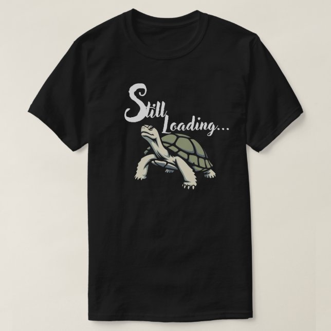 Camiseta Still Loading – Calm Slow Energy Design (Diseño del anverso)