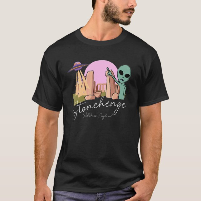 Camiseta Stonehenge England Souvenir Alien & Flying Saucer (Anverso)