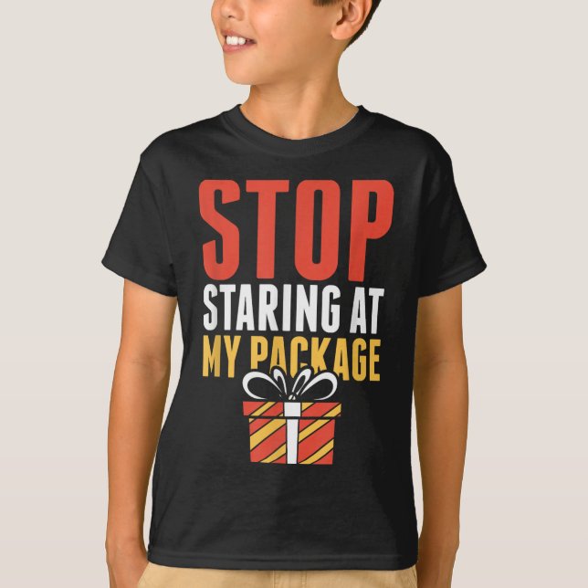 Camiseta Stop Staring At My Package Funny Christmas Shirt  (Anverso)