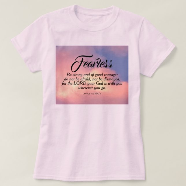 Camiseta Stormy Pink Sky Photo Be Not Afre Bible Verse (Diseño del anverso)