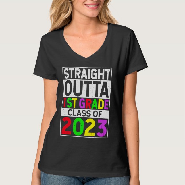 Camiseta Straight Outta 1st Grade 2023 Graduation First Gra (Anverso)