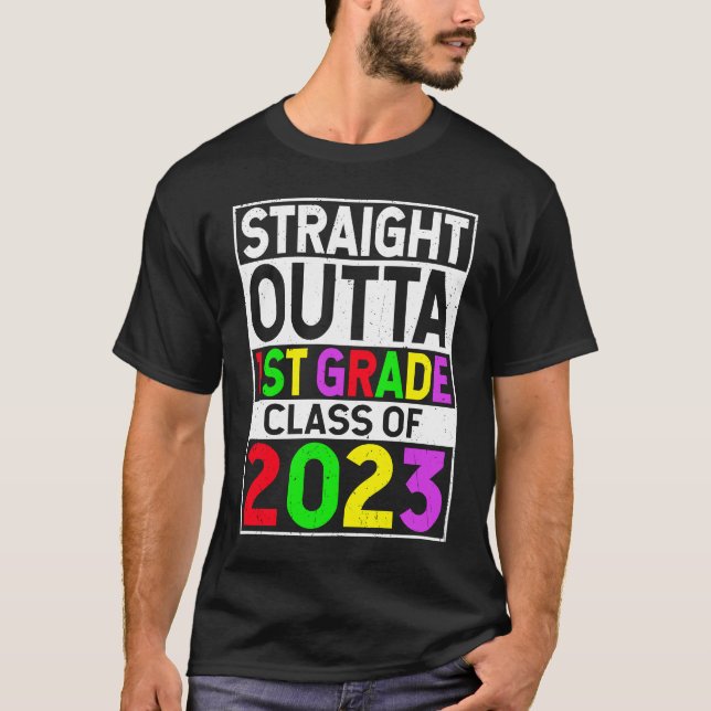 Camiseta Straight Outta 1st Grade 2023 Graduation First Gra (Anverso)