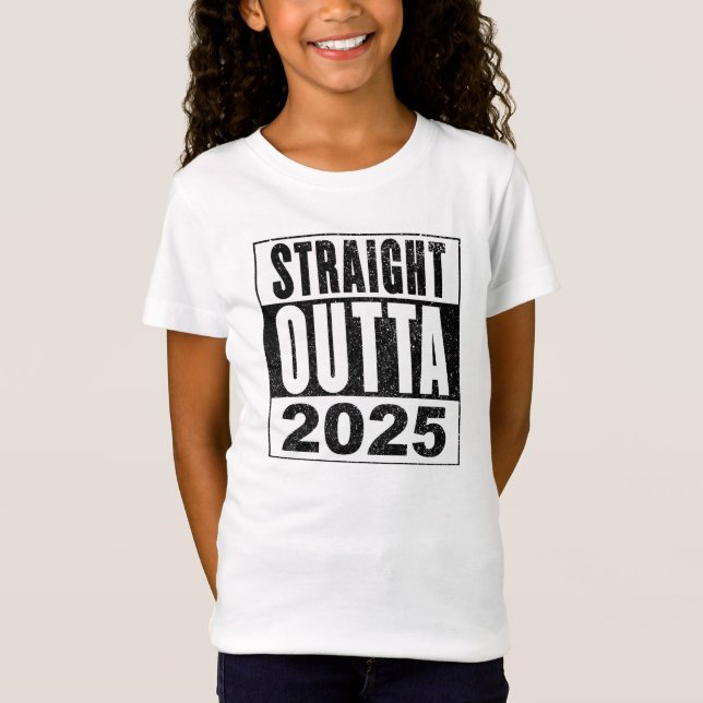 Camiseta Straight Outta 2025 (Anverso)