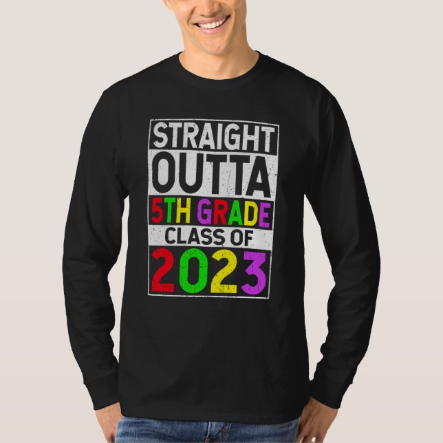 Camiseta Straight Outta 5th Grade 2023 Graduation Fifth Gra (Anverso)