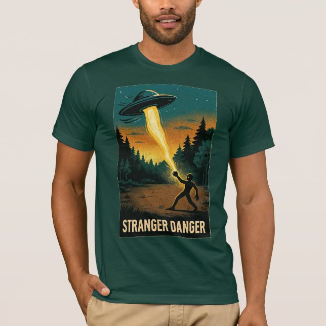 Camiseta Stranger Danger – Retro Sci-Fi Forest Scene (Anverso)