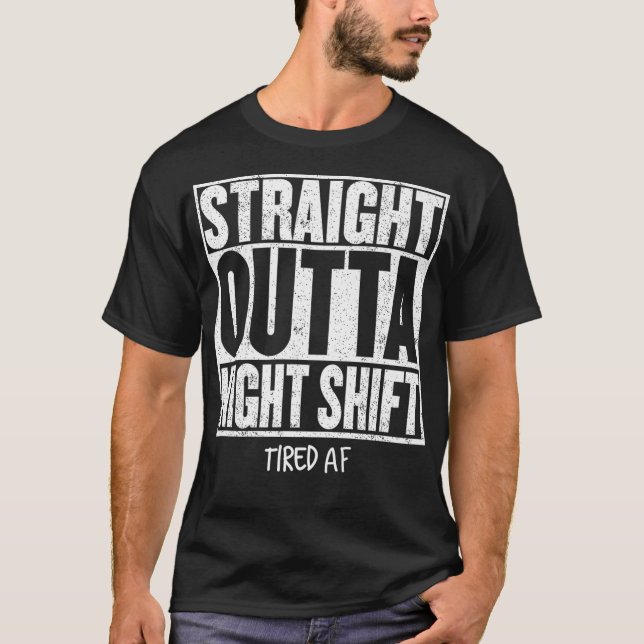 Camiseta STRAW OUTA SHIFT NOCHE Funny Cita Tired AF P (Anverso)