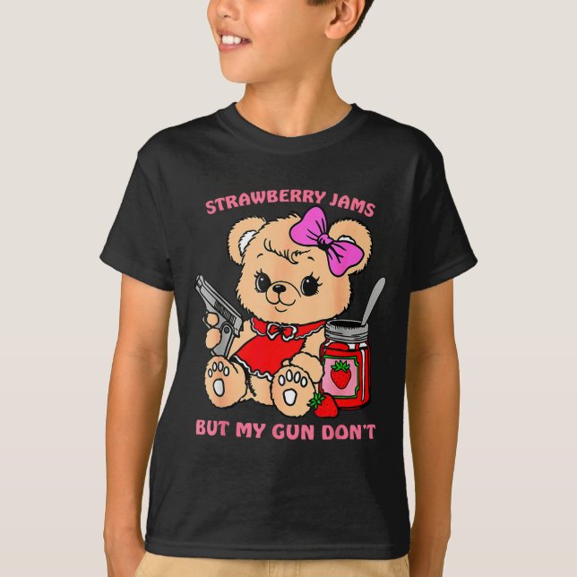 Camiseta Strawberry Jams But My Gun Don't Funny Teddy Bear  (Anverso)