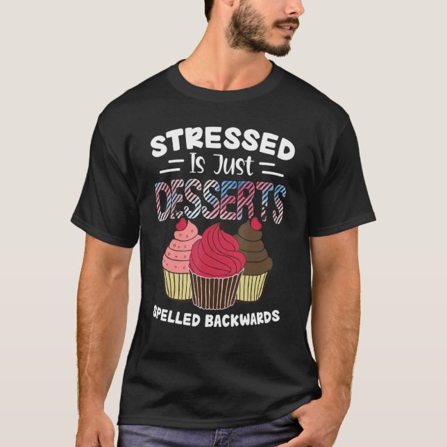 Camiseta Stressed is Just Desserts Spelled Backward Cupcake (Anverso)