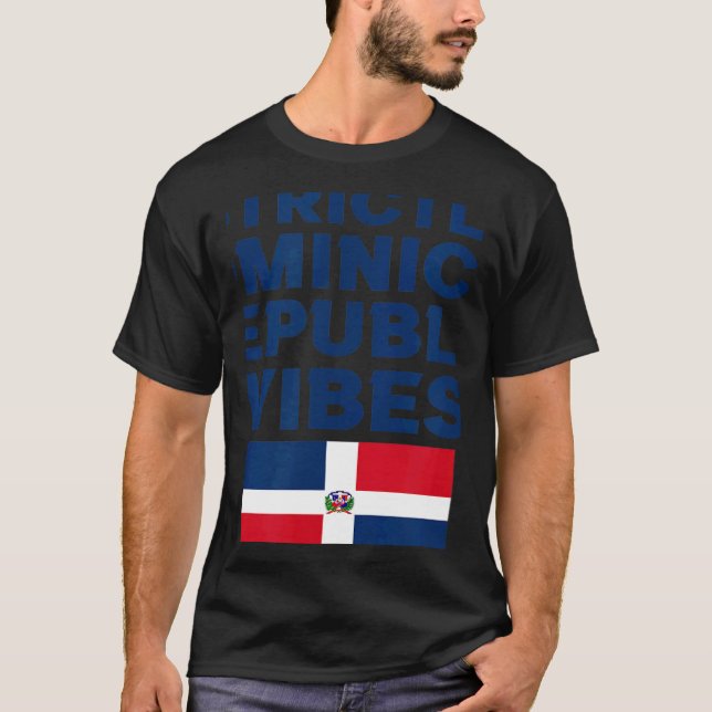 Camiseta Strictly Dominican Republic Vibes West Indian Carn (Anverso)
